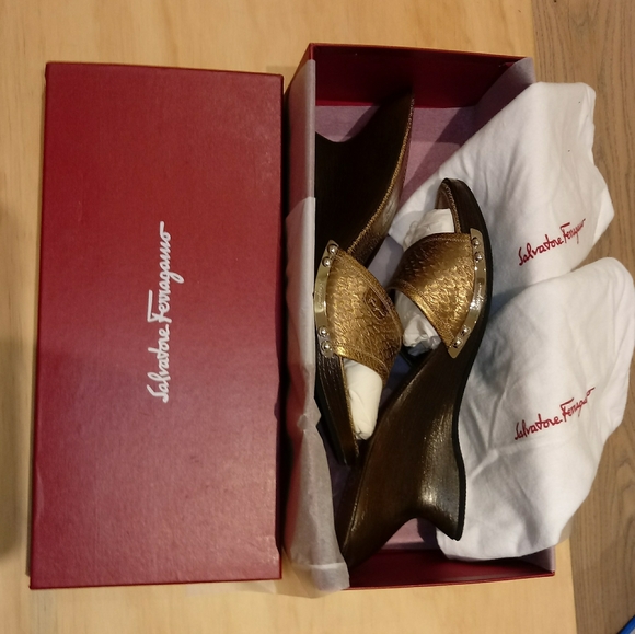 Salvatore Ferragamo whip snake F wedge sandals - Picture 6 of 7